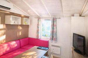 Et tv og/eller underholdning på Mobil-home 4 à 6 personnes dans camping le Neptune