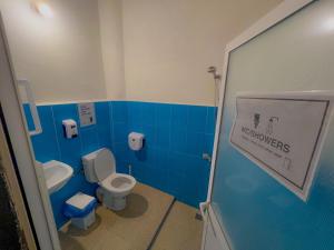 Phòng tắm tại Capsule Hostel Tarbiaat 44