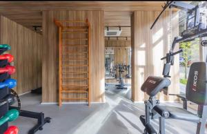 a gym with several treadmills and a treadmill at Studio Congonhas I SP Expo I Morumbis & Interlagos in São Paulo