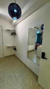 a room with a mirror on the wall and a room with a counter at Studio Congonhas I SP Expo I Morumbis & Interlagos in São Paulo +28 photos