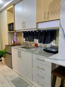 Køkken eller tekøkken på Balcony Studio Ayala with Ultra-Fast 400 Mbps WiFi + 28 billeder