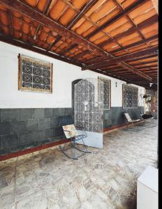a room with a table and chairs in a building at Recanto Sossego I in Tucano