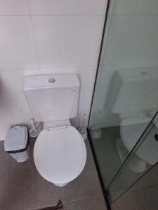 a bathroom with a toilet and a glass shower at Suíte Recanto dos poetas 06 in Lençóis