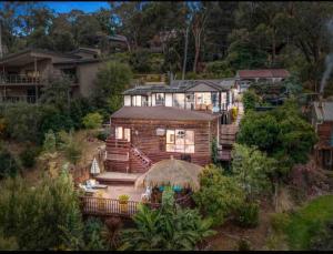 an aerial view of a house with an umbrella at Mountain View Spa Cottage in The Basin