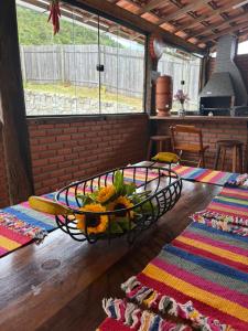 a basket of fruit on a table in a room at Casa da Cuca in Nova Friburgo