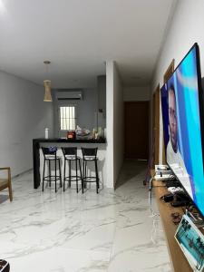 a kitchen and living room with a table and chairs at CASA MARECHAL FRANCÊs in Marechal Deodoro