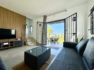 Et tv og/eller underholdning på Green Village Duplex