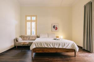 En eller flere senge i et værelse på Indochine Gloria Home by Silk Path