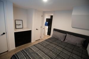 En eller flere senge i et værelse på Tiny Blue at Yosemite Gateway