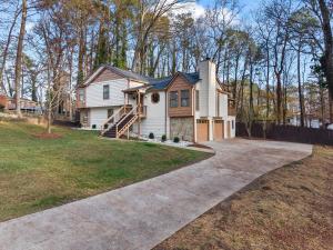 a large white house with a driveway at Chic & Comfy Stay Close to Everything in Marietta