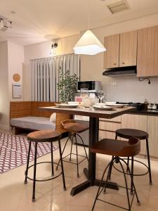 Køkken eller tekøkken på Madison Park Apartment CHILL by Host Jess