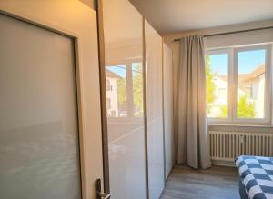 En eller flere senge i et værelse på Helle Premium Ferienwohnung Christine Zweibrücken Ruhig Citynah, 100qm, Sonnentrasse + 42 billeder