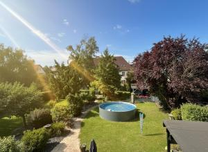 En have udenfor Helle Premium Ferienwohnung Christine Zweibrücken Ruhig Citynah, 100qm, Sonnentrasse