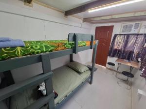 a room with two bunk beds in a room at GoodWorks Accommodation in Yangor