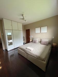 a bedroom with a bed with two towels on it at Villa Japandi in Paramaribo
