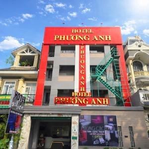 a hotel with a red sign on top of it at Phương Anh Hotel Dĩ An in Dĩ An