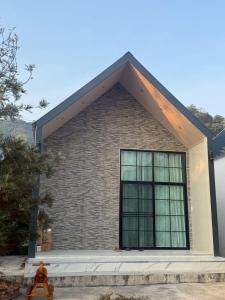 a house with a large window on the side of it at พิงภู ไทรโยค in Ban Lum Sum (1)