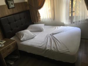 Postel nebo postele na pokoji v ubytování Kosk Hotel Kadikoy