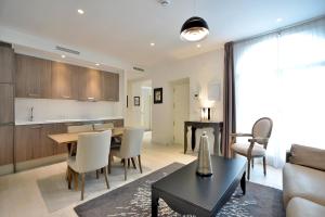 El Armador Casa Palacio by Luxury Suites Cádiz的休息区