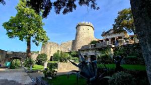 een kasteel in het midden van een park bij Villa Luminosa by Villas Guide in Šmrika