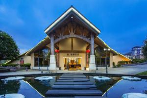 Tòa nhà nơi khách sạn tọa lạc