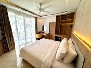 En eller flere senge i et værelse på Rusa by The Lake