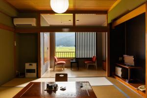 a room with a view of a living room at IkazawaYumotokan in Minami Uonuma