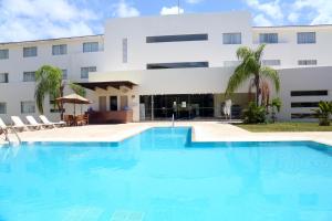 a large swimming pool in front of a building at Wyndham Garden Playa del Carmen in Playa del Carmen