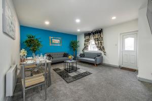 a living room with blue walls and couches and a table at -2AA- for your most relaxed & cosy stay in Beeston +15 photos
