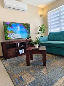 a living room with a blue couch and a coffee table at Cabañas Perlas del Sur in Valdivia