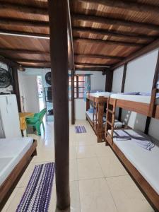 a room with bunk beds and a wooden ceiling at Chalé de Trindade in Trindade