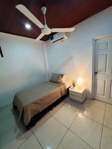 a bedroom with a bed and a ceiling fan at Hotel Posada Casa Real in León +2 photos