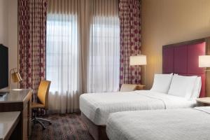 a hotel room with two beds and a window at Hampton Inn Majestic Chicago Theatre District in Chicago +21 photos