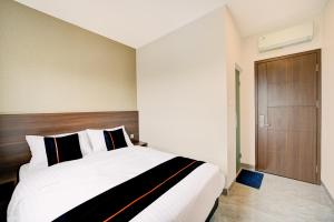 En eller flere senge i et værelse på Townhouse Oak Cengkareng