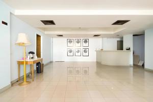 a white room with a table and a lamp at Wish Inn Chidlom - Ratchadamri 2 in Pratunam