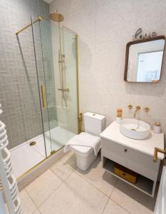 a bathroom with a toilet and a shower and a sink at Charming coastal escape in Eastbourne