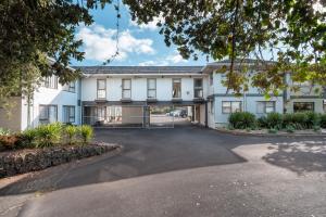 an apartment building with a driveway in front of it at Travel Air Motel in Auckland