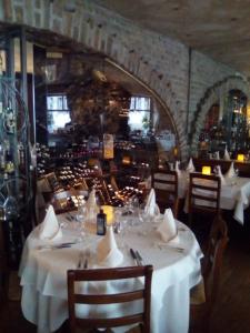 Restaurace v ubytování Logis Hotel Du Midi + 37 fotografií