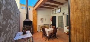 a dining room with a table and a stove at Casa Rural Ramblizo in Elche de la Sierra