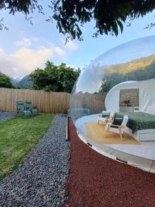 Nespecifikovaný výhled na hory nebo výhled na hory při pohledu z luxury tent + 12 fotografií