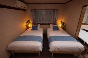 En eller flere senge i et værelse på Forest and Stars Akakura Villa