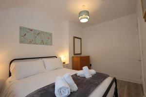 a bedroom with a bed with towels on it at Dale View in Youlgreave