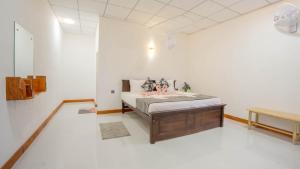 a bedroom with a bed in a room at Isuru Homestay Pidurangala in Sigiriya