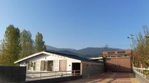a small white house with a fence in front of it at Id villa cottage in Tangmarg