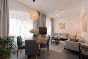 Posezení v ubytování Suite Nr 5 - J26 LUXURY APARTMENT, Jauniela 26 Old Riga - Great View & Top Location - 2 Bedrooms - 80 m2
