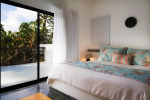 Postel nebo postele na pokoji v ubytování Condo Hotel Playa Las Ballenas + 30 fotografií