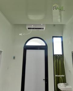 a bathroom with a black mirror and a sink at Bale Cakra in Ngemplak