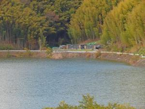 a view of a lake with a house in the background at 平沢リゾート in Ōtaki