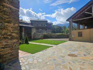 a large house with a yard with a driveway at Cal Not La Masia, Cerdanya in Escardacs
