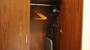 a closet with a wooden door and a hanger at إقامة البندر 1 - Al Bandar 1 Apartments Managed by Yanbu Suites in Yanbu +12 photos